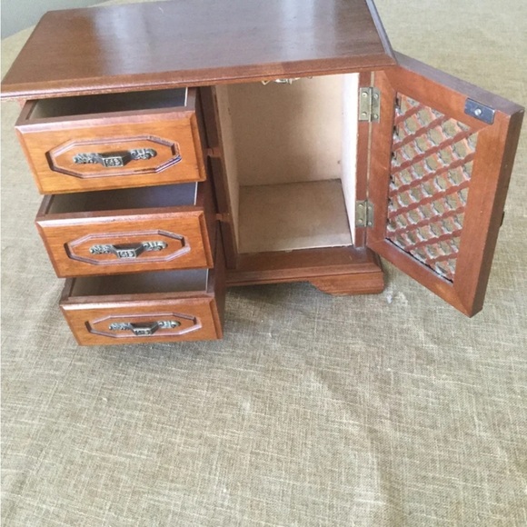 Musical Jewerly Box - Picture 2 of 5